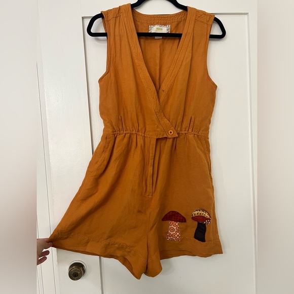 Maeve mustered short romper with mushroom apliqué - Picture 2 of 6